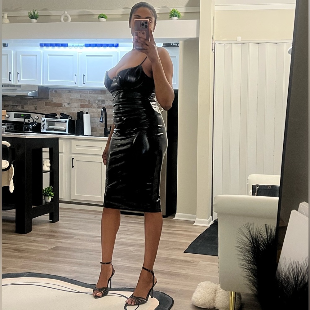 Elegant Black Sleeveless Dress